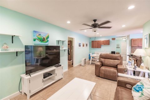 House in Plantation, Florida 3 bedrooms, 165.37 sq.m. № 1726187 - photo 15