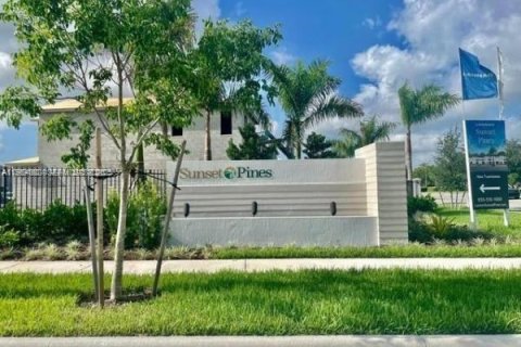 Townhouse in Pembroke Pines, Florida 3 bedrooms, 175.4 sq.m. № 2026346 - photo 2