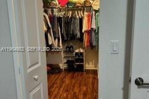 Townhouse in Pembroke Pines, Florida 3 bedrooms, 175.4 sq.m. № 2026346 - photo 27