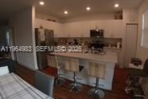 Townhouse in Pembroke Pines, Florida 3 bedrooms, 175.4 sq.m. № 2026346 - photo 18