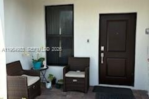 Townhouse in Pembroke Pines, Florida 3 bedrooms, 175.4 sq.m. № 2026346 - photo 7