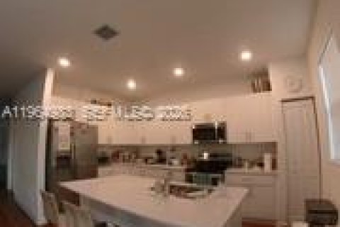 Townhouse in Pembroke Pines, Florida 3 bedrooms, 175.4 sq.m. № 2026346 - photo 17