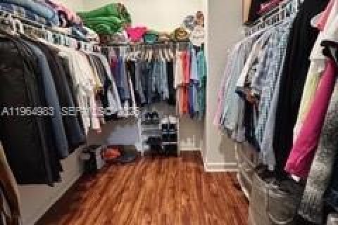 Townhouse in Pembroke Pines, Florida 3 bedrooms, 175.4 sq.m. № 2026346 - photo 28