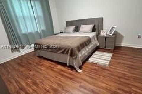 Townhouse in Pembroke Pines, Florida 3 bedrooms, 175.4 sq.m. № 2026346 - photo 25