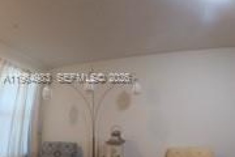 Townhouse in Pembroke Pines, Florida 3 bedrooms, 175.4 sq.m. № 2026346 - photo 10