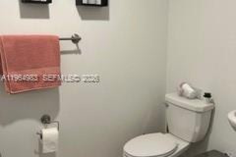 Townhouse in Pembroke Pines, Florida 3 bedrooms, 175.4 sq.m. № 2026346 - photo 15