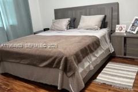 Townhouse in Pembroke Pines, Florida 3 bedrooms, 175.4 sq.m. № 2026346 - photo 24