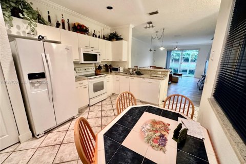 Adosado en alquiler en Weston, Florida, 2 dormitorios, 107.3 m2 № 2058847 - foto 5