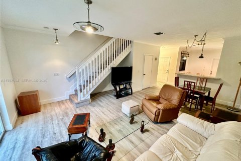 Adosado en alquiler en Weston, Florida, 2 dormitorios, 107.3 m2 № 2058847 - foto 6