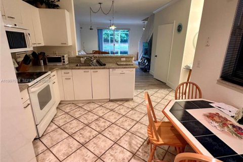 Adosado en alquiler en Weston, Florida, 2 dormitorios, 107.3 m2 № 2058847 - foto 4