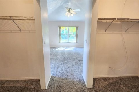 House in Sun City Center, Florida 3 bedrooms, 206.06 sq.m. № 1630939 - photo 24