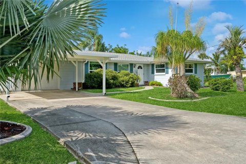 House in Punta Gorda, Florida 3 bedrooms, 146.23 sq.m. № 1792276 - photo 4