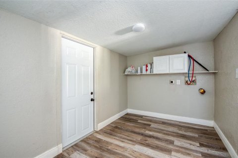 House in Tampa, Florida 4 bedrooms, 122.63 sq.m. № 2234448 - photo 21