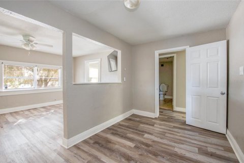 House in Tampa, Florida 4 bedrooms, 122.63 sq.m. № 2234448 - photo 9