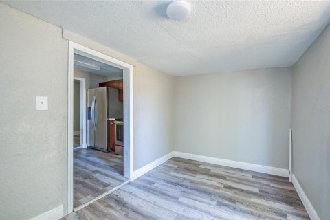 House in Tampa, Florida 4 bedrooms, 122.63 sq.m. № 2234448 - photo 13