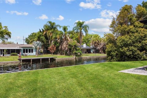 House in Orlando, Florida 4 bedrooms, 166.2 sq.m. № 2232278 - photo 29