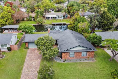 House in Orlando, Florida 4 bedrooms, 166.2 sq.m. № 2232278 - photo 5