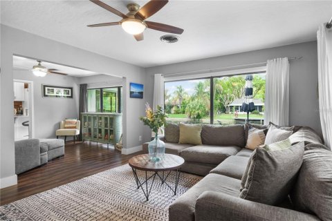 House in Orlando, Florida 4 bedrooms, 166.2 sq.m. № 2232278 - photo 24