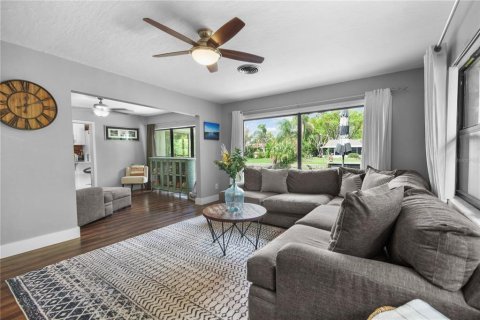 House in Orlando, Florida 4 bedrooms, 166.2 sq.m. № 2232278 - photo 25