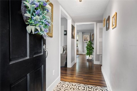 House in Orlando, Florida 4 bedrooms, 166.2 sq.m. № 2232278 - photo 8