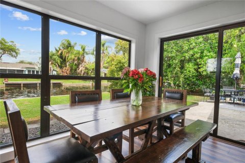House in Orlando, Florida 4 bedrooms, 166.2 sq.m. № 2232278 - photo 19