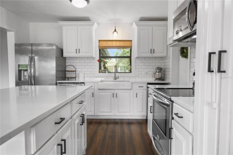 House in Orlando, Florida 4 bedrooms, 166.2 sq.m. № 2232278 - photo 11