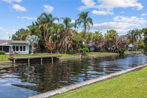 House in Orlando, Florida 4 bedrooms, 166.2 sq.m. № 2232278 - photo 30