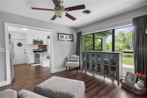 House in Orlando, Florida 4 bedrooms, 166.2 sq.m. № 2232278 - photo 21