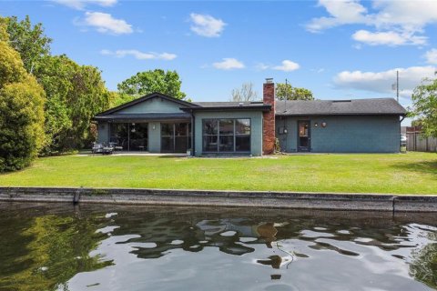 House in Orlando, Florida 4 bedrooms, 166.2 sq.m. № 2232278 - photo 2