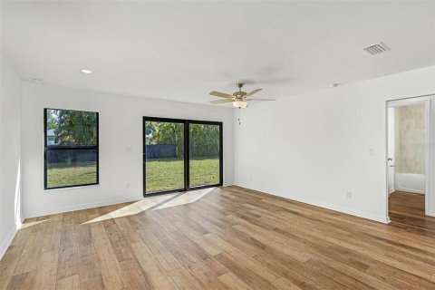 Casa en venta en Port Charlotte, Florida, 3 dormitorios, 106.19 m2 № 664402 - foto 4