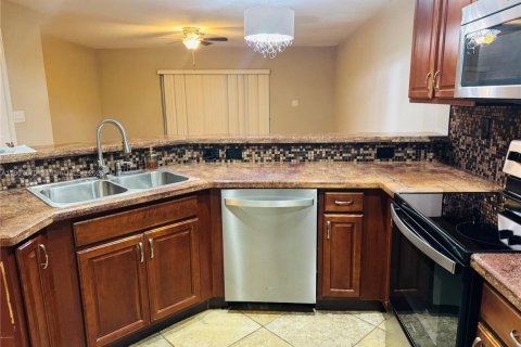 Снять в аренду таунхаус в Тамарак, Флорида 2 спальни, 107.3м2, № 1964048 - фото 1