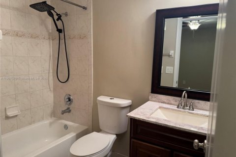 Снять в аренду таунхаус в Тамарак, Флорида 2 спальни, 107.3м2, № 1964048 - фото 11