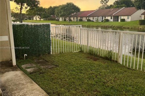 Снять в аренду таунхаус в Тамарак, Флорида 2 спальни, 107.3м2, № 1964048 - фото 12