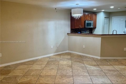 Снять в аренду таунхаус в Тамарак, Флорида 2 спальни, 107.3м2, № 1964048 - фото 5