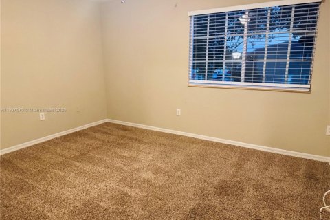 Снять в аренду таунхаус в Тамарак, Флорида 2 спальни, 107.3м2, № 1964048 - фото 8