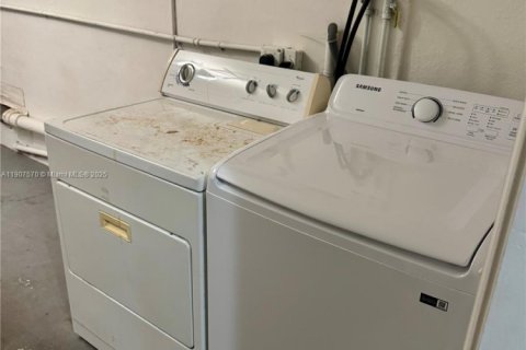 Снять в аренду таунхаус в Тамарак, Флорида 2 спальни, 107.3м2, № 1964048 - фото 16