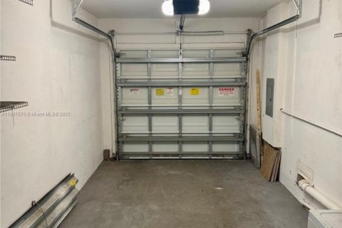 Снять в аренду таунхаус в Тамарак, Флорида 2 спальни, 107.3м2, № 1964048 - фото 15