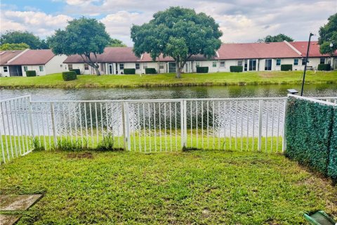 Снять в аренду таунхаус в Тамарак, Флорида 2 спальни, 107.3м2, № 1964048 - фото 17