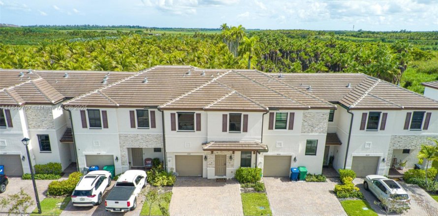 Таунхаус в Майами, Флорида 4 спальни, 168.71м2 № 1943536