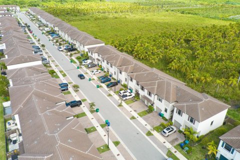 Снять в аренду таунхаус в Майами, Флорида 4 спальни, 168.71м2, № 1943536 - фото 18