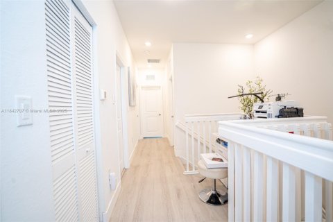 Снять в аренду таунхаус в Майами, Флорида 4 спальни, 168.71м2, № 1943536 - фото 11