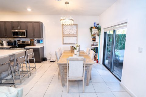 Снять в аренду таунхаус в Майами, Флорида 4 спальни, 168.71м2, № 1943536 - фото 5