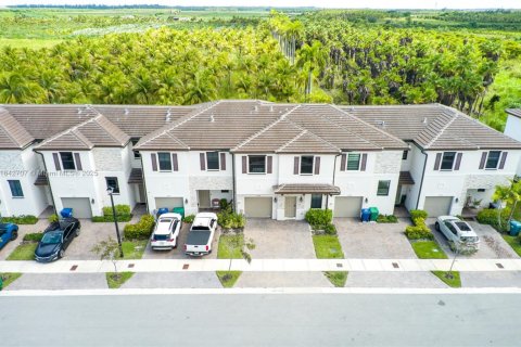 Снять в аренду таунхаус в Майами, Флорида 4 спальни, 168.71м2, № 1943536 - фото 19