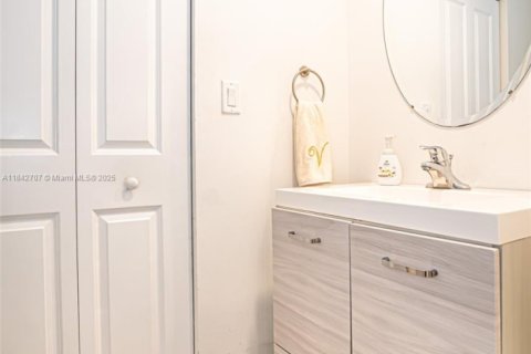 Снять в аренду таунхаус в Майами, Флорида 4 спальни, 168.71м2, № 1943536 - фото 14