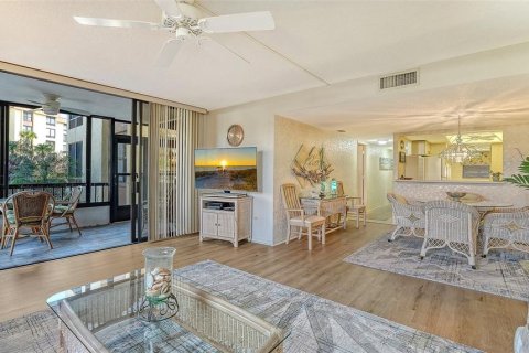 Condo in Sarasota, Florida, 2 bedrooms  № 2211461 - photo 10