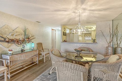 Condo in Sarasota, Florida, 2 bedrooms  № 2211461 - photo 16