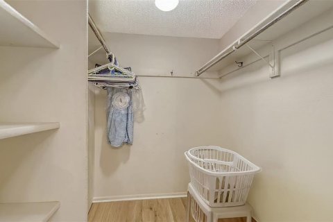Condo in Sarasota, Florida, 2 bedrooms  № 2211461 - photo 30