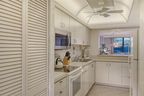 Condo in Sarasota, Florida, 2 bedrooms  № 2211461 - photo 21
