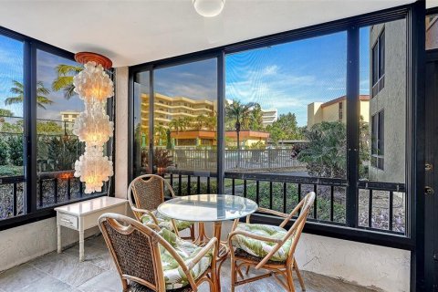 Condo in Sarasota, Florida, 2 bedrooms  № 2211461 - photo 11