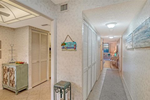 Condo in Sarasota, Florida, 2 bedrooms  № 2211461 - photo 22